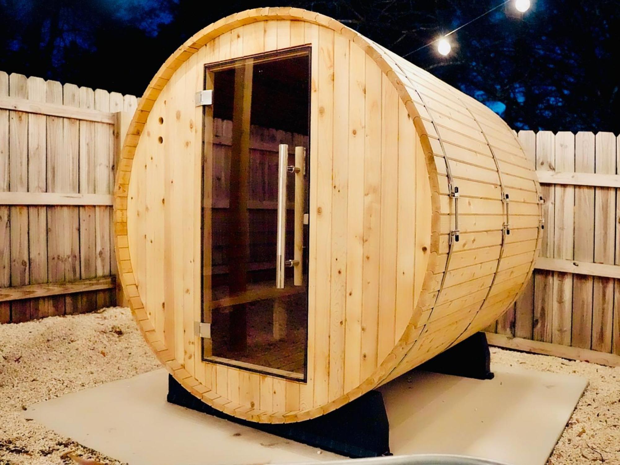 Venetian Beds, Outdoor Barrel Sauna, Hot Tub, Cold Plunge Apartment Charlotte Bagian luar foto